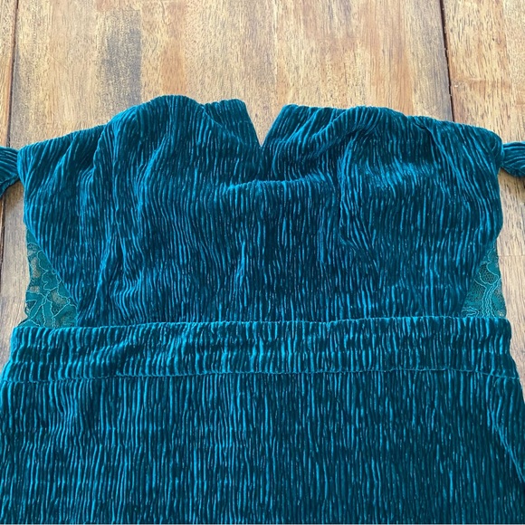 Lulus Crushing On You Emerald Green Velvet Off-the-Shoulder Mini Dress L - Picture 3 of 15
